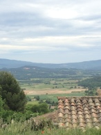 Spectacular views on the way up to Gordes